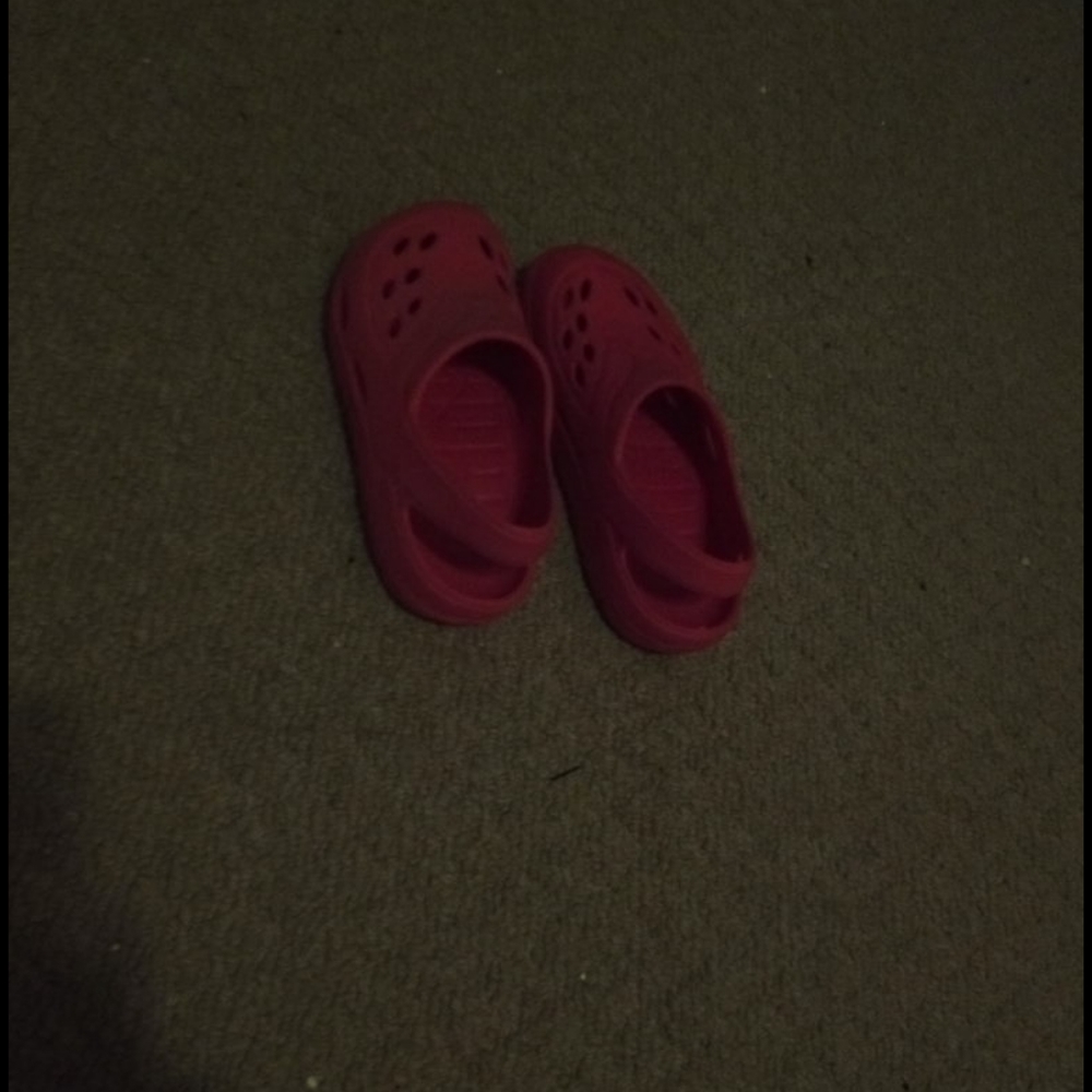 crocs